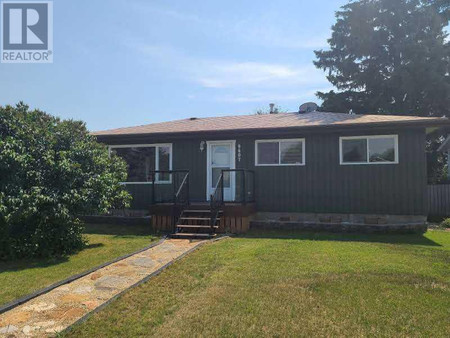 9607 85 Avenue, Peace River