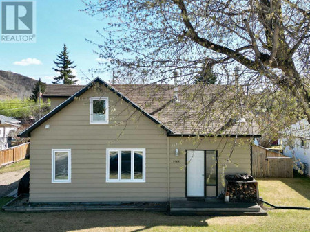 9705 84 Avenue, Peace River