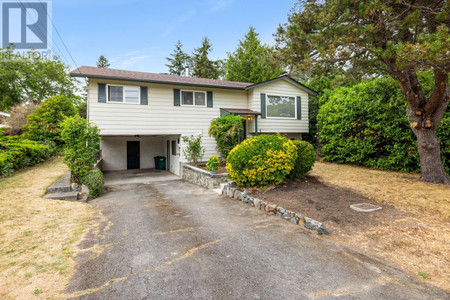 976 Mcbriar Ave, Saanich