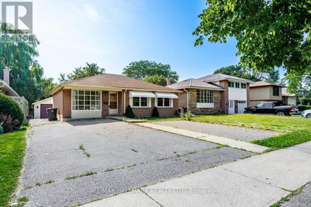 Main 2112 Truscott Drive, Mississauga Clarkson