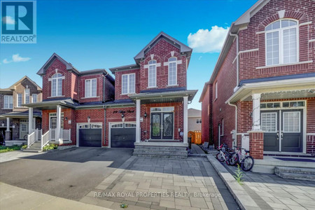 Main 29 Titan Trail, Markham Cedarwood