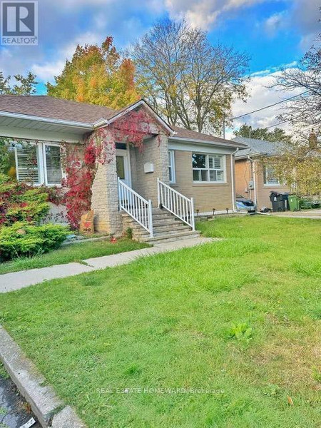 Main 82 Caines Avenue, Toronto Newtonbrook West