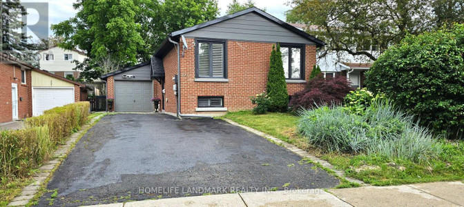 Family room - Main Fl 399 Sandford Street, Newmarket, ON L3Y4S5 Photo 1