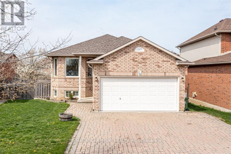 Upper 12 Shadetree Cres, Hamilton