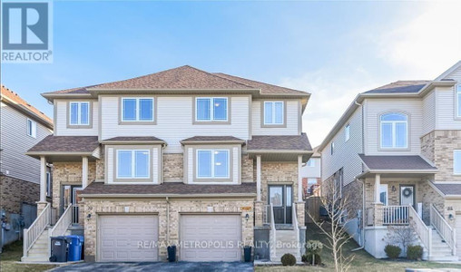 Upper 27 Oakes Crescent, Guelph Grange Hill East